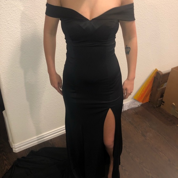 Elegant Gown - Picture 1 of 5